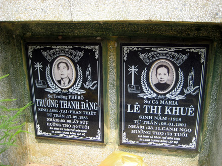 Bia mộ Sư-Trưởng Sư-Cô